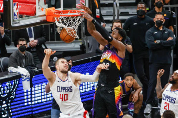 籃球比賽中常見(jiàn)的戰術(shù)有哪些？