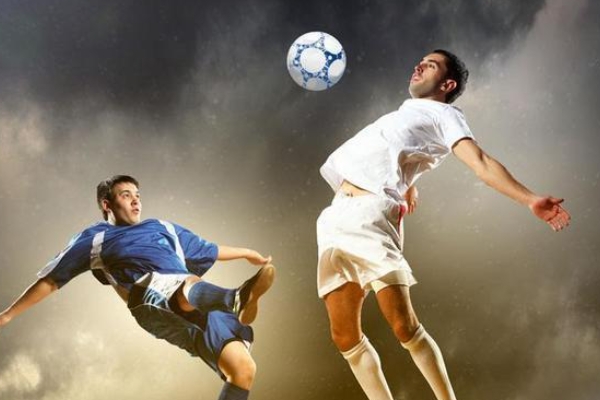 為什么足球球員的薪資都很高？